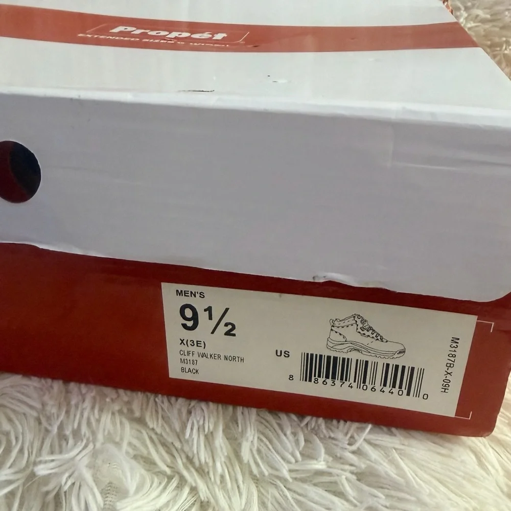 Propet Cliff Walker North Men's Boot With Faux Fur Lining Size 9.5 ex wide NWT